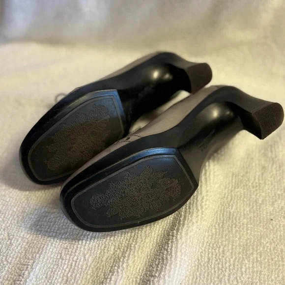 Earth Women's Gray Lace-Up Heels - Picture 7 of 7